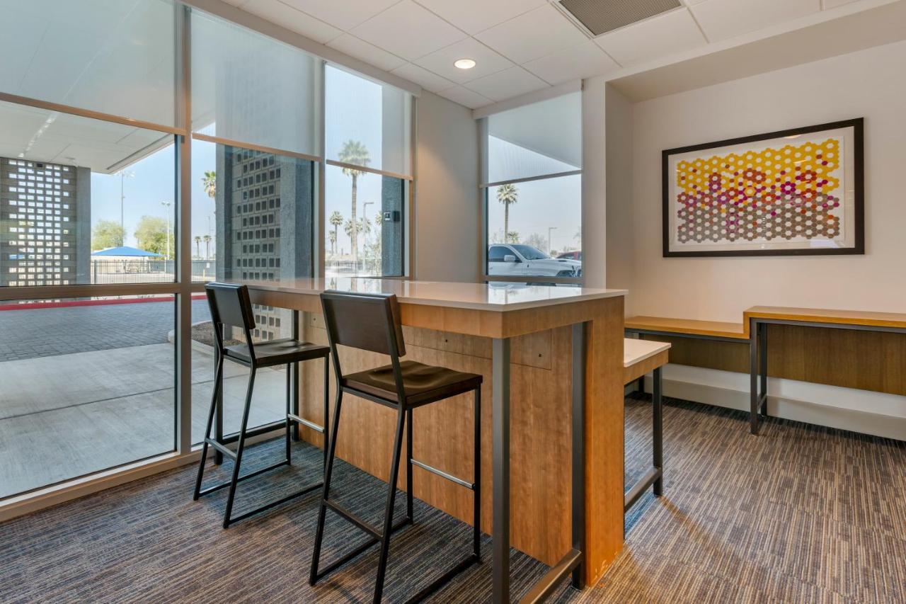 Holiday Inn Express & Suites - Phoenix Dwtn - State Capitol By Ihg Eksteriør bilde